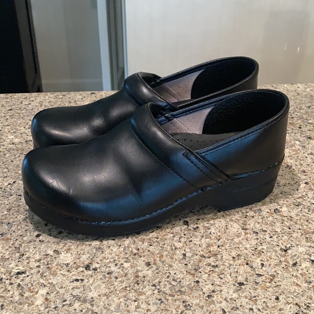 Women’s size 10.5-11 (EU 41) Black Leather Dansko Professional Clogs - Picture 6 of 11